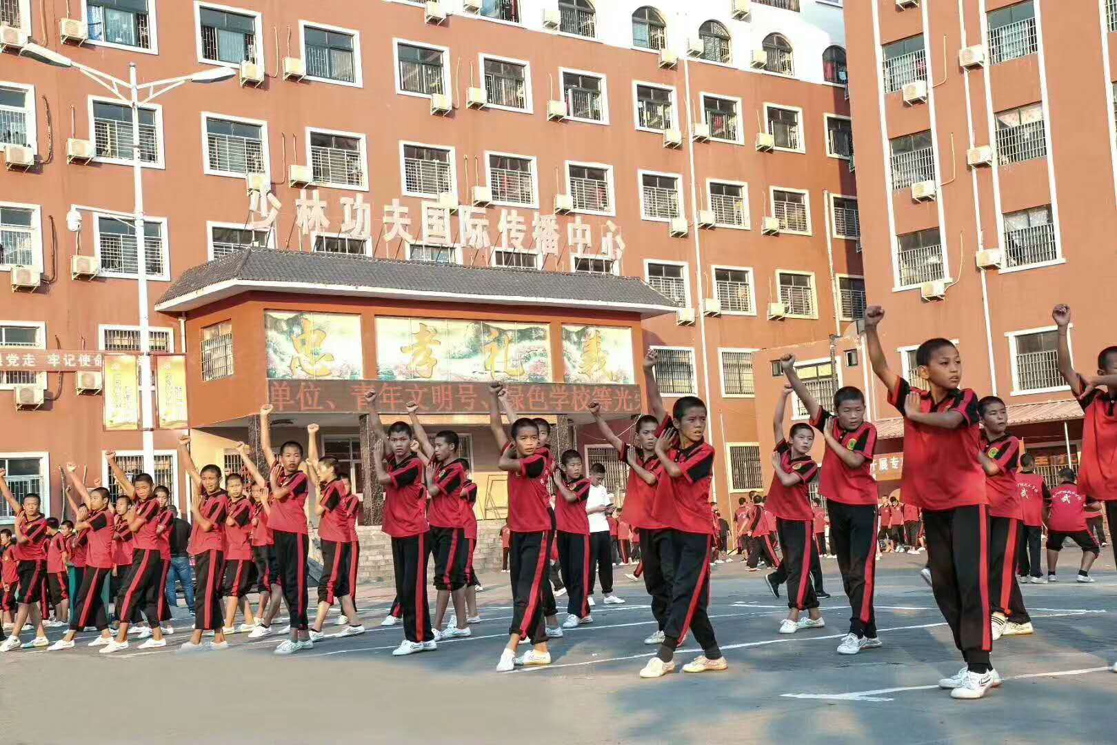 嵩山少林寺武校招生的女學員